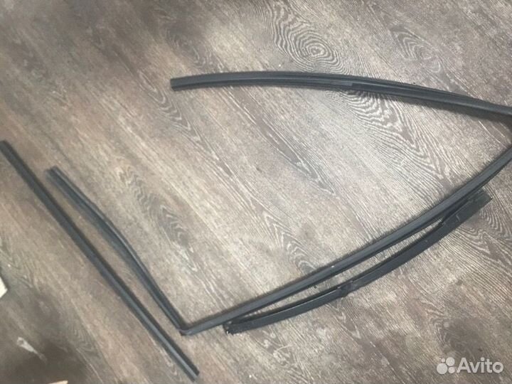 Уплотнительная резинка двери передняя левая