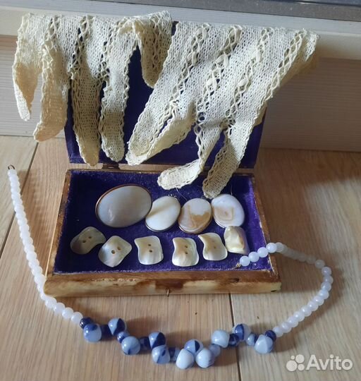 Вещи из старой шкатулки. Пуговицы. Перчатки. Бусы