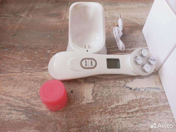 Микротоковый косметический массажёр для лица и шеи