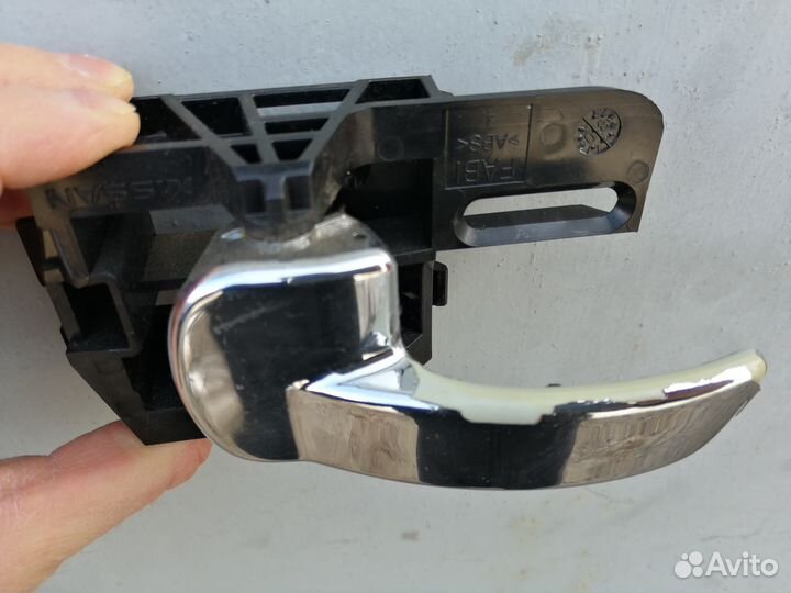 Продам внутреннюю ручку двери Nissan Qashqai J10