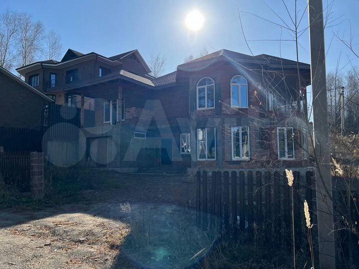 Коттедж 279 м² на участке 8 сот.