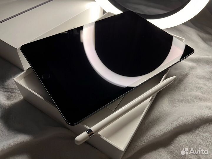 iPad 8 + Apple Pencil 1