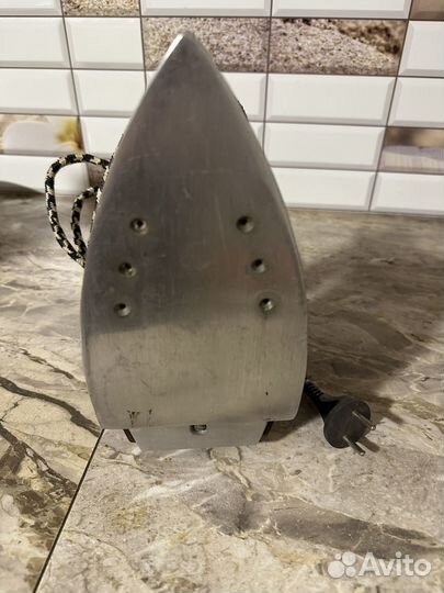 Паровой утюг советский