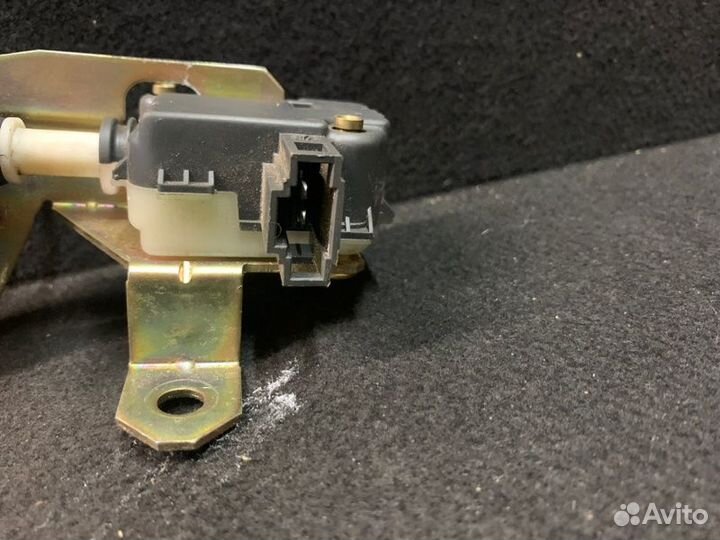 Замок крышки багажника Porsche Cayenne