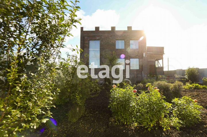 Дом 279,2 м² на участке 8,5 сот.