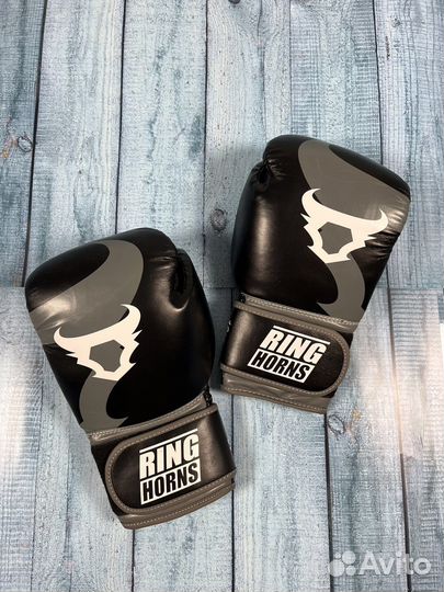 Боксерские перчатки Ringhorns Charger