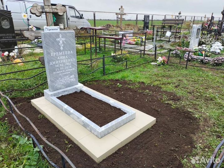 Памятники из мрамора и гранита