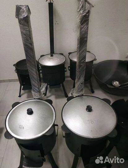 Казан чугунный с печью и дымоходом. Новый