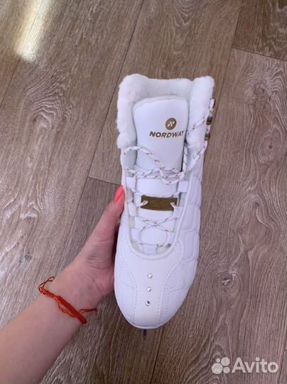 Коньки женские 38 размер