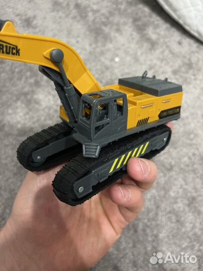 Экскаватор игрушечный механический