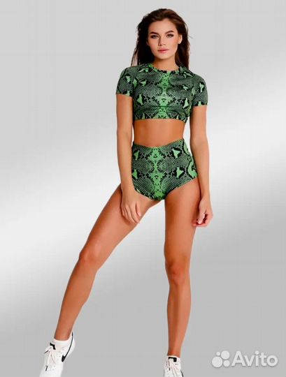 Новый костюм для спорта со змеиным принтом 40-42