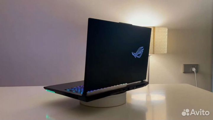 Asus ROG Strix G17 RTX 4090 / Ryzen 9 7945HX
