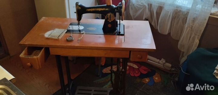 Ножная швейная машинка Подольск 1963 года
