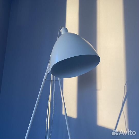 Лампа напольная