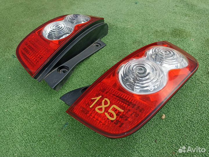 Фонарь задний Nissan Micra K12