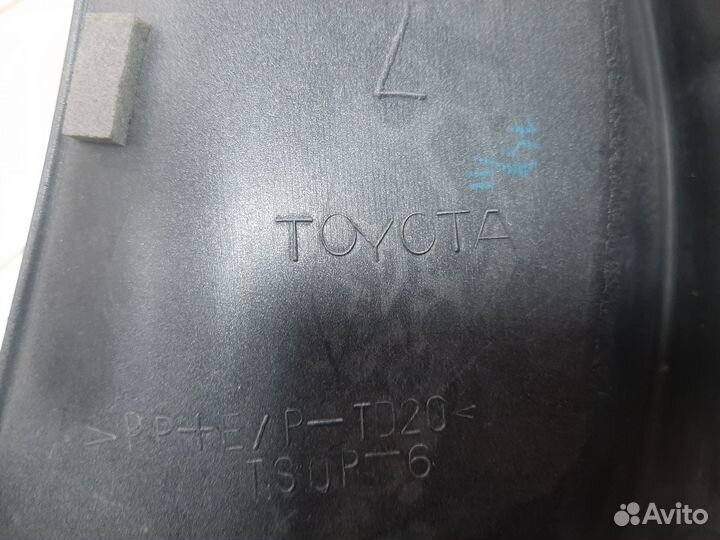 Накладка двери багажника левая RAV4 30 (2006-12)