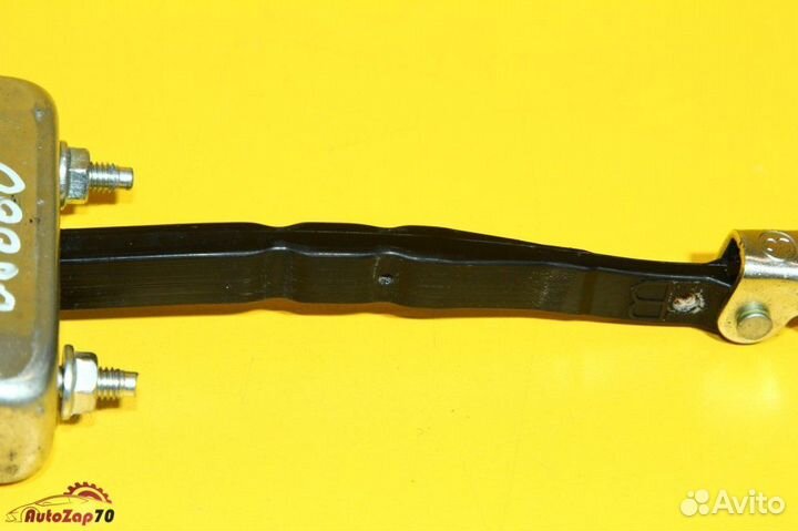 Ограничитель двери передний правый Toyota Camry