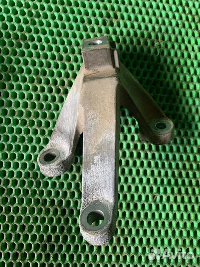 Кронштейн кпп левый Ford Focus 3 3 iqdb 2013