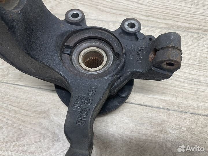 Кулак передний левый Mazda 3 bk 06-09 рестайлинг