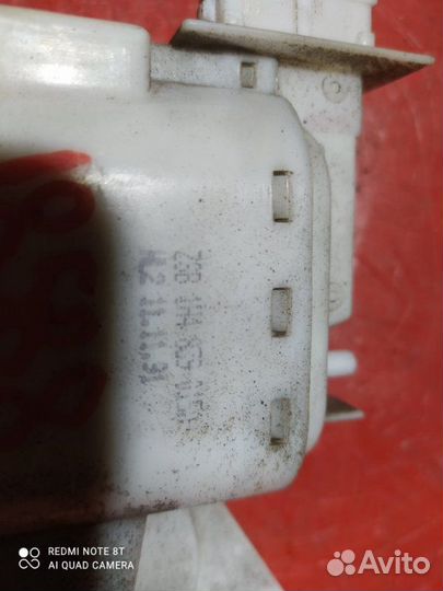 Замок двери задний левый Volkswagen Vento