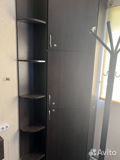 Шкафшкаф угловой с замками и боковыми полками