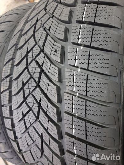 Goodyear UltraGrip Performance+ SUV 295/35 R21 107V