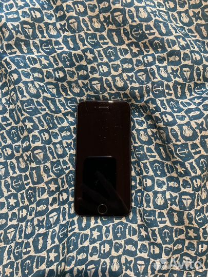 iPhone SE, 64 ГБ