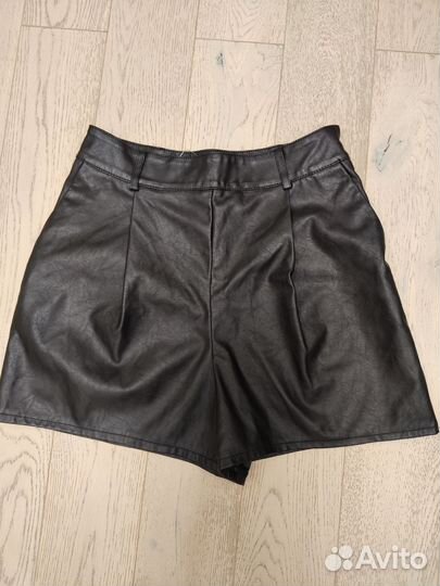 Шорты кожаные ASOS водолазка Zara в рубчик лапша