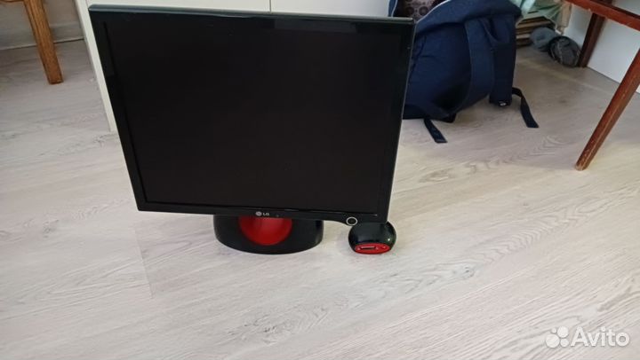 Монитор LG flatron L1900R