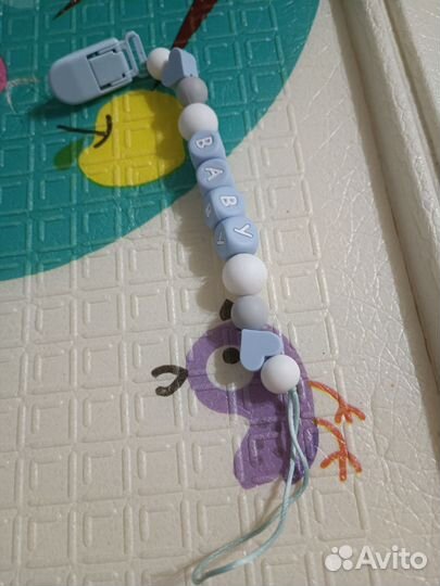 Силиконовые держатели и кейсы для пустышки