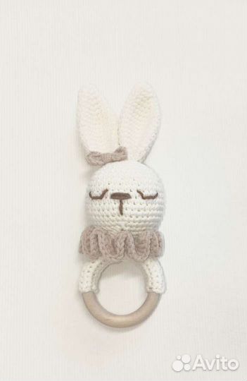 Вязаная погремушка зайчик, мишка