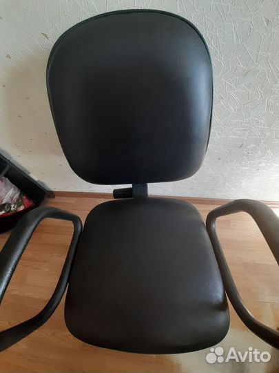 Офисное кресло руководителя бу кожаное