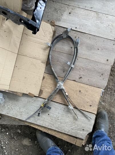 Трос ручного тормоза Toyota Yaris 2 Vitz