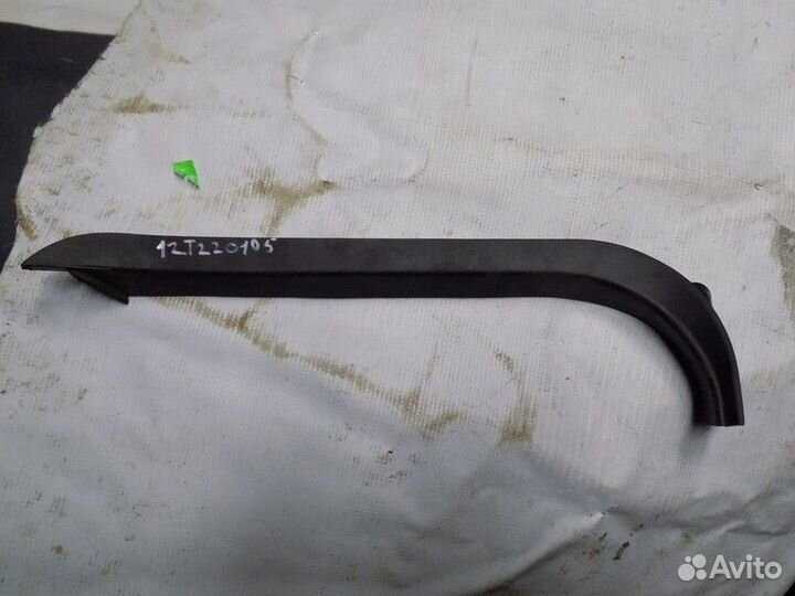 Накладка (кузов внутри) Focus III 2011