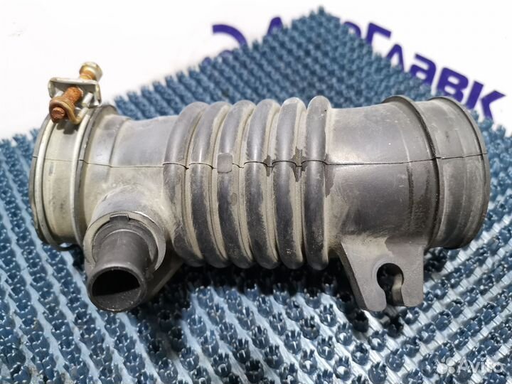 Патрубок воздушного фильтра Toyota Corolla Axio