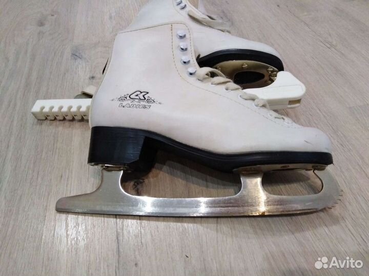Коньки фигурные женские 36 размер