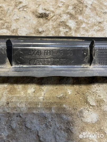 Накладки на пороги Mercedes W220