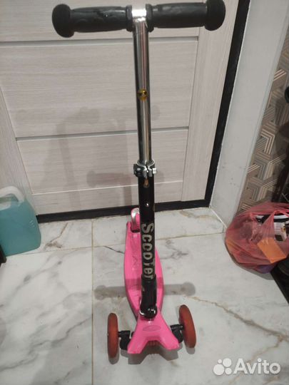 Самокат детский со светящимися колесами