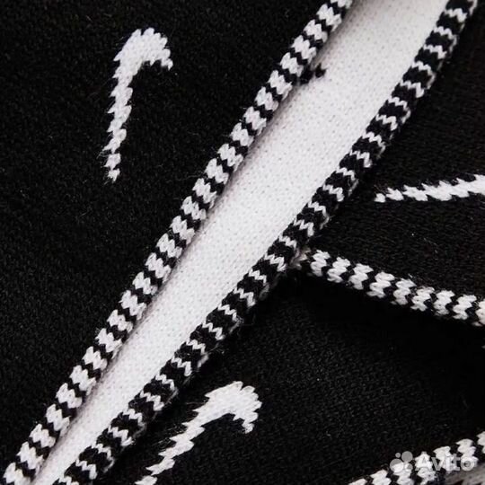 Трендовый шарф Nike Swoosh