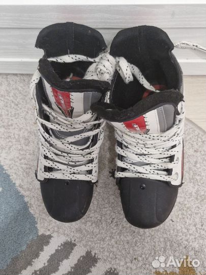 Коньки хоккейные