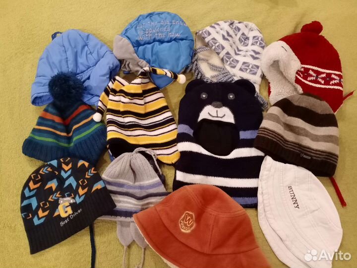 Много шапок, варежки, краги, перчатки