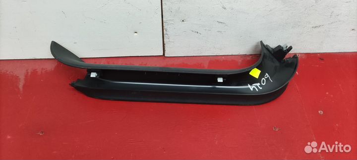 Облицовка крышки багажника Volkswagen Tiguan 2