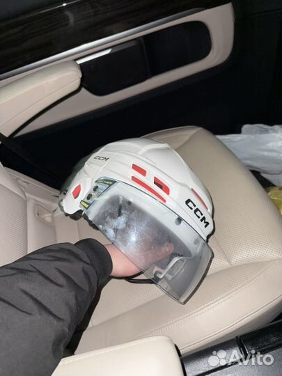 Хоккейный шлем