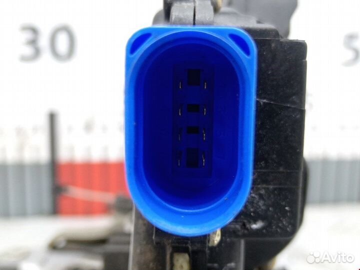 Замок двери передней правой Skoda Fabia