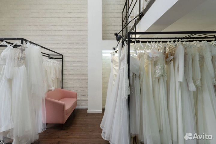 Свaдeбный caлон c пятидесяти тыcячнoй ayдитopиeй