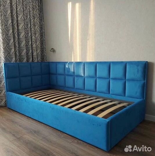 Детская кровать с мягкой спинкой