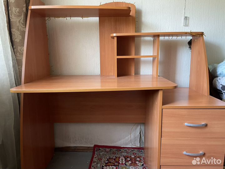 Компьютерный стол