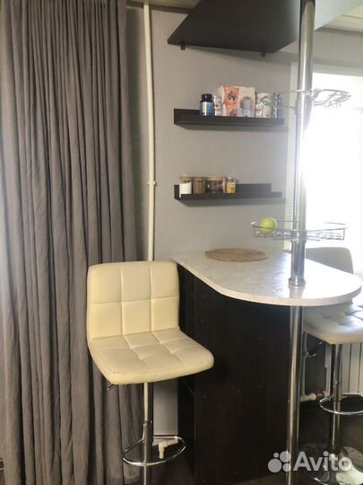 Барный стол и стулья