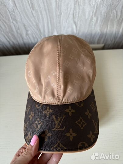 Кепка LV