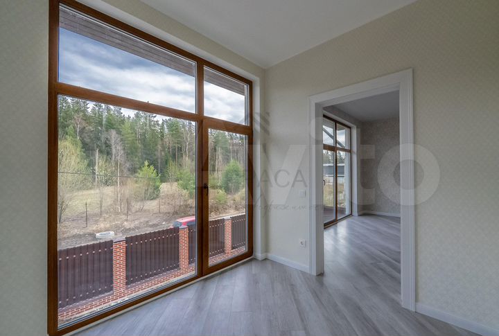 Дом 285 м² на участке 12,5 сот.